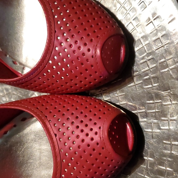 BCBG "Barbie" Pink Perferated Peep Toe Cut Out Wedge size 8.5 ☆LIKE NEW☆ - Picture 15 of 16